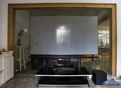 100英寸激光投影电视打造巨幕家庭影院