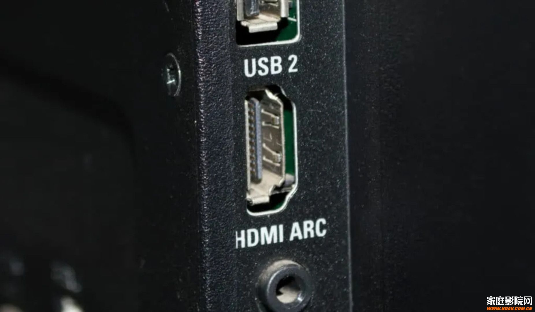 蜂蜜浏览器_TV-side-details-with-two-usb-inputs-one-hdmi-arc-and-headphone-jack-Smaller-2-1024x597.jpg.jpg
