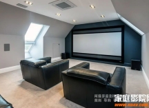 小阁楼里的家庭影院和图书馆